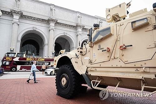 워싱턴DC 도심에 등장한 군용 차량