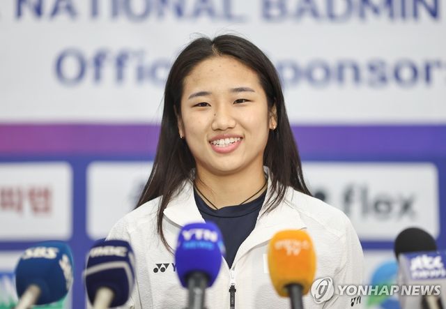 미소 짓는 안세영