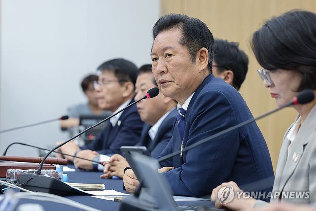 발언하는 정청래 대표