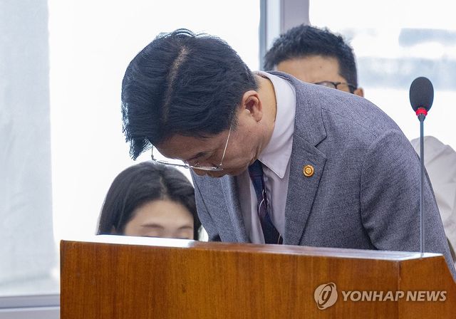 청도 열차 사고 관련 고개숙인 김영훈 고용노동부 장관