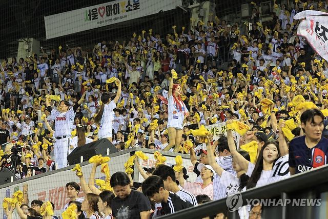 꿈의 2년 연속 1천만 관중 눈앞