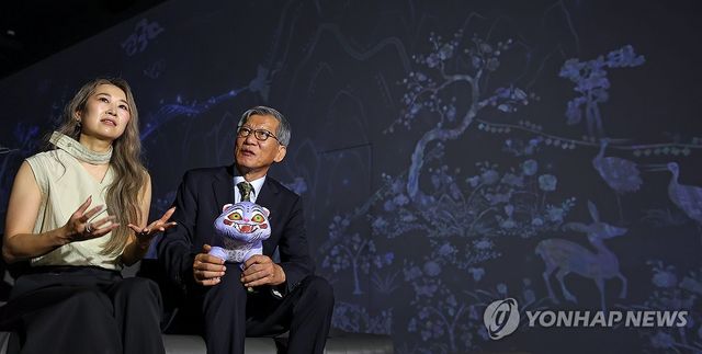 국립중앙박물관 찾은 매기 강 감독