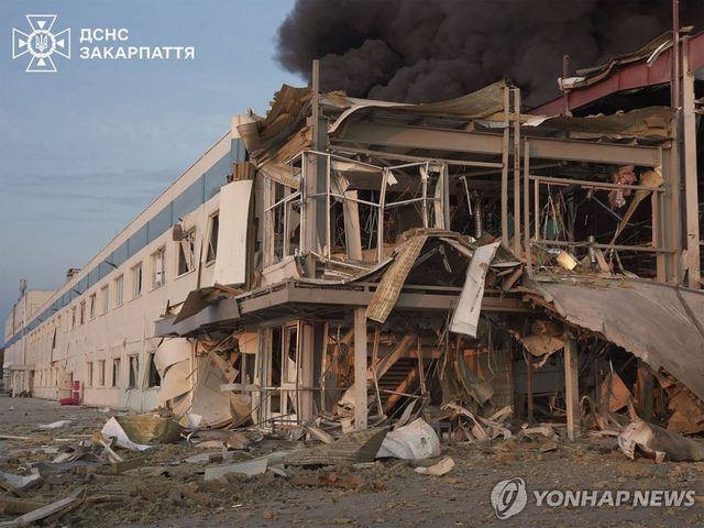 공습에 부서진 자카르파츠 무카체보 건물