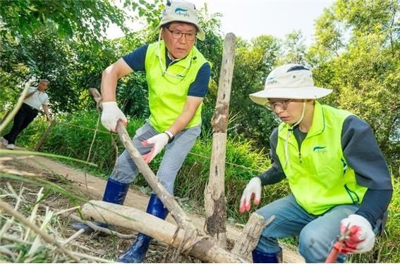 생태환경 봉사활동에 참여한 한국영 서울시설공단 이사장