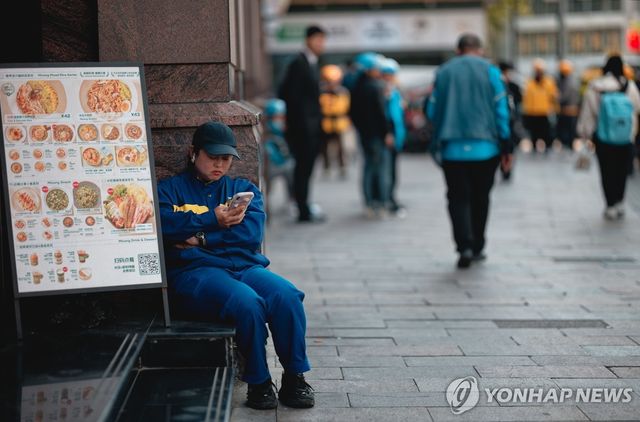 휴식을 취하고 있는 중국 노동자