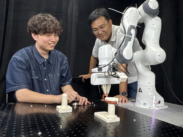 변형 물체도 능숙하게 다루는 로봇 기술 개발한 KAIST 연구팀 