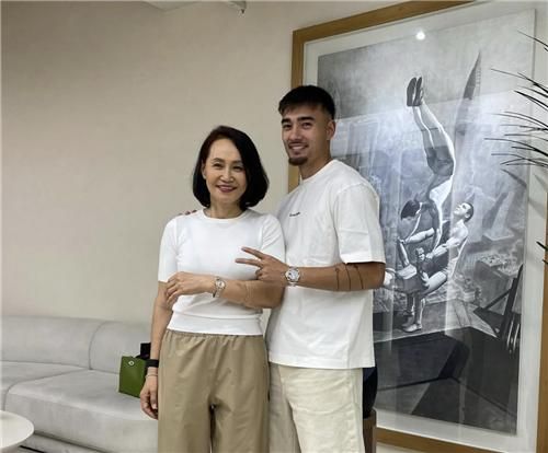 카스트로프와 그의 모친