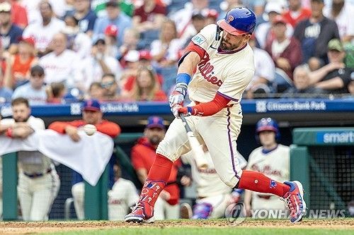 투런홈런을 날린 카일 슈워버