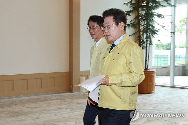 출근하는 이재명 대통령