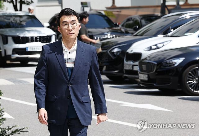 '허위 재산 신고' 의혹 김남국 전 의원 2심 선고 출석