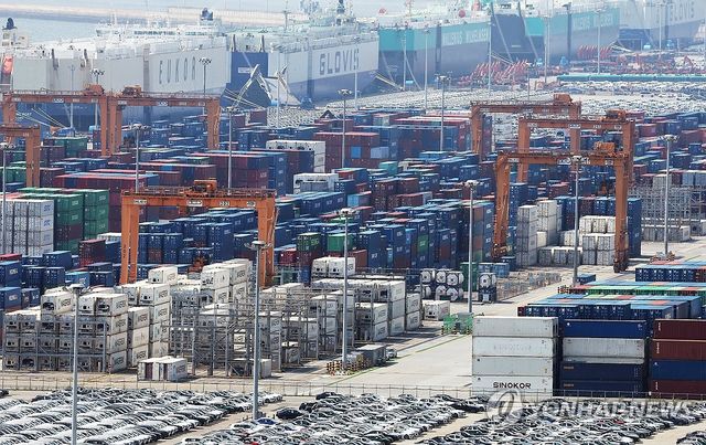 경기도 평택항의 컨테이너. [연합뉴스 자료사진]