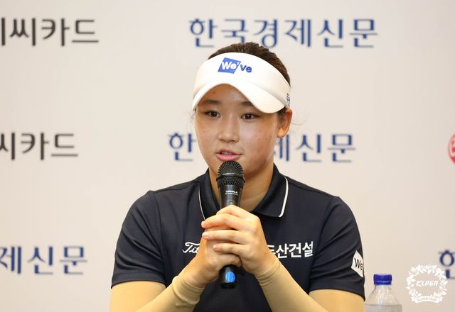 인터뷰하는 김민솔