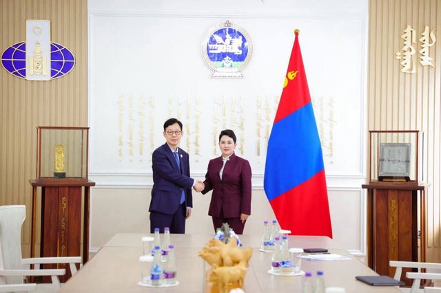 몽골 외교장관 만난 박윤주 차관