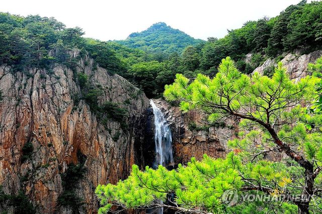 장관 이루는 설악산 대승폭포