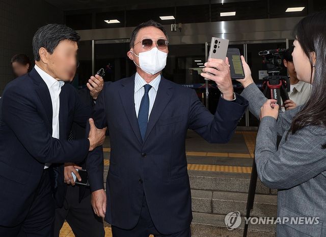 법원 나서는 구본성 아워홈 전 부회장