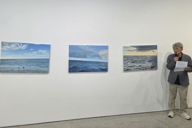 안규철 작가와 그의 작품 '세 개의 수평선'