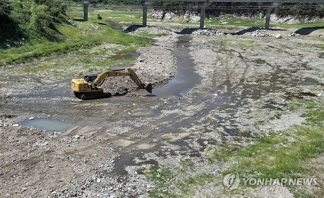 강릉 상수원 저수율 10%대로 '뚝'…물길 확보 작업