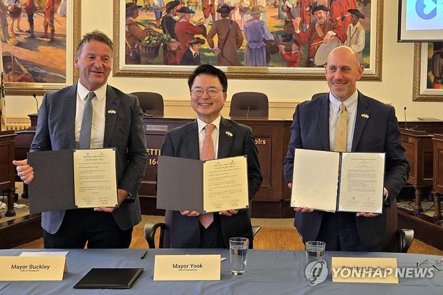 지난 6월 육동한 춘천시장, 미국서 교육도시·국제교류 협약