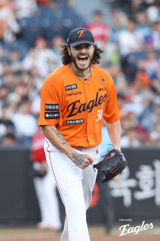 포효하는 한화의 외국인 투수 폰세