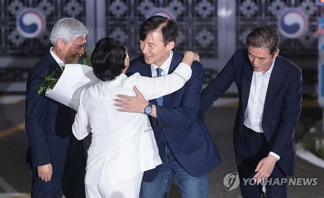 광복절 특사로 출소하는 조국 전 대표