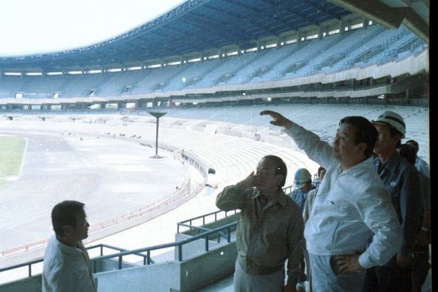 올림픽경기장 건설 현장을 시찰하는 염보현 시장