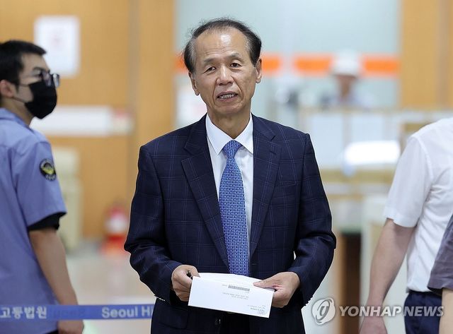 법정 향하는 최문순 전 지사