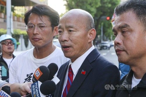 황궈창 민중당 주석과 한궈위 입법원장(왼쪽부터)