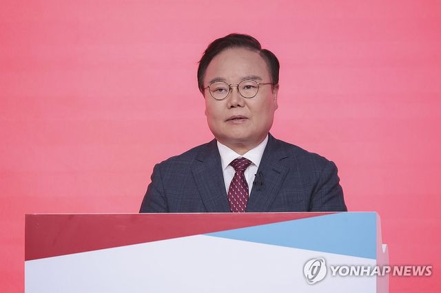 발언하는 김재원 후보