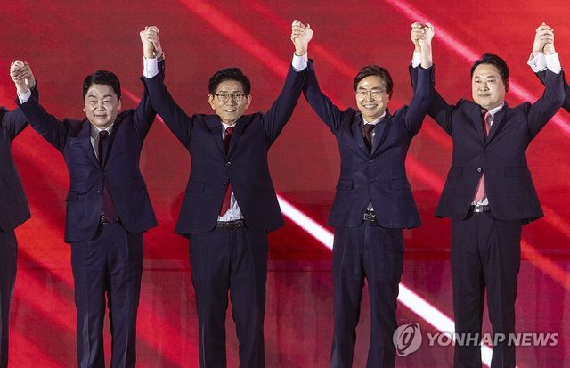 손맞잡은 국민의힘 당 대표 후보자들