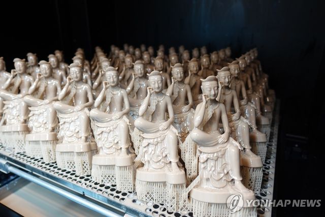 '볼하트' 하는 반가사유상