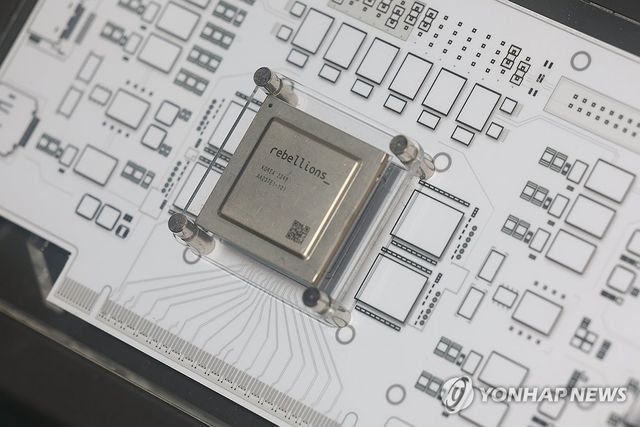 AI 반도체 '아톰'이 탑재된 가상 보드