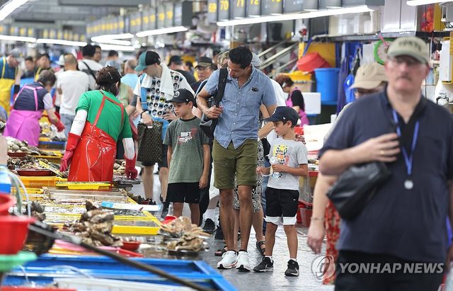 부쩍 늘어난 외국인 관광객, 부산