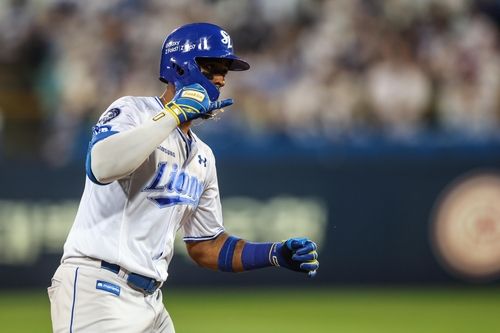 시즌 39호 홈런을 터뜨린 삼성의 디아즈