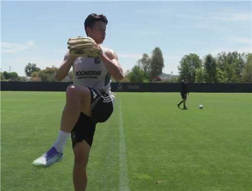 시구 연습하는 손흥민