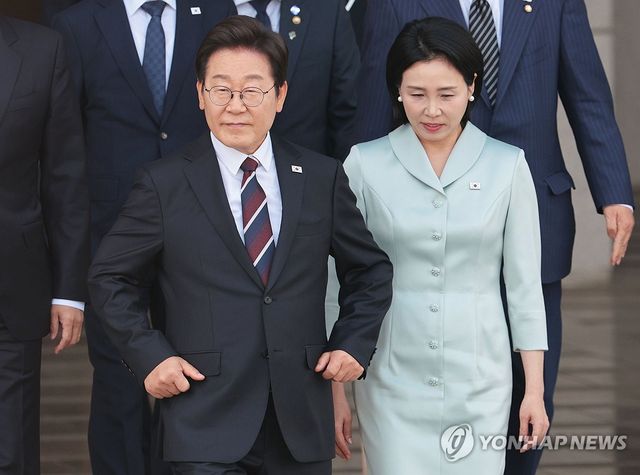'첫 순방' G7 정상회의 참석차 출국하는 이재명 대통령