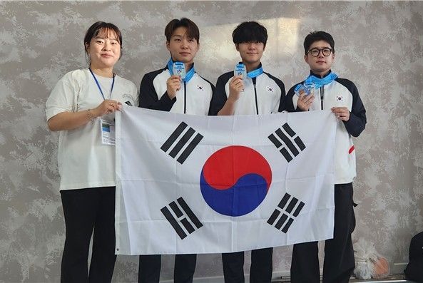 (왼쪽부터) 서선화 코치, 이준환(인천대), 서준원(한국체대), 박하준(kt)