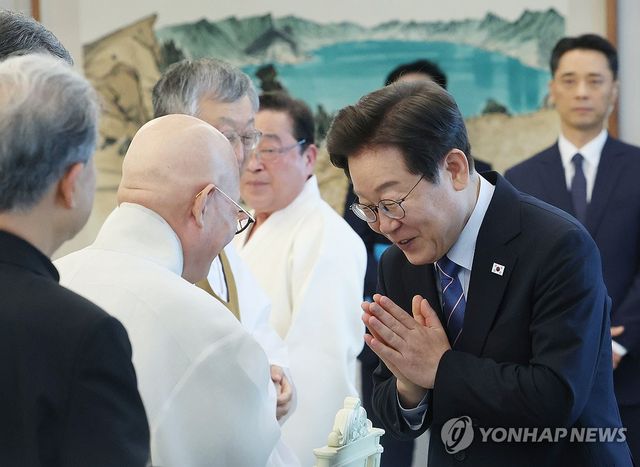 조계종 총무원장 진우스님 만난 이재명 대통령