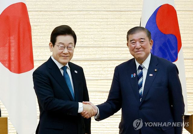 한일 정상, 공동 언론 발표를 마치며