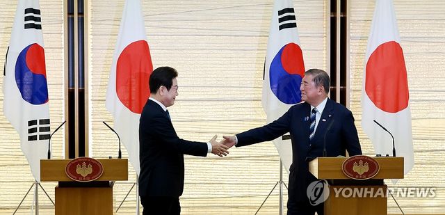 공동 언론 발표 마친 한일 정상