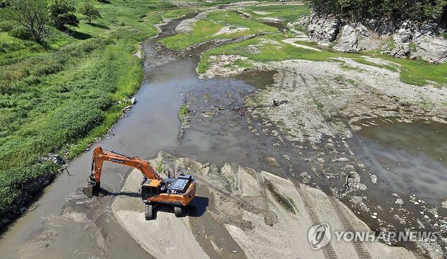 강릉 상수원 저수율 10%대로 '뚝'…물길 확보 작업