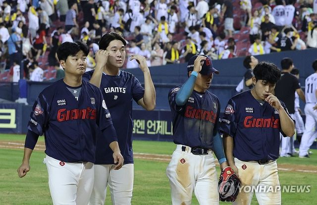 21일 LG전 무승부로 끝낸 롯데 선수들. 