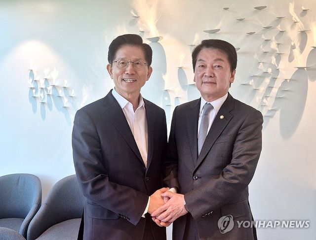 지난 5월 7일 만난 안철수 의원(오른쪽)과 김문수 후보