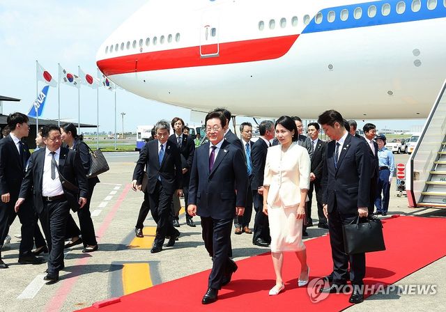 이재명 대통령 부부, 일본 도착