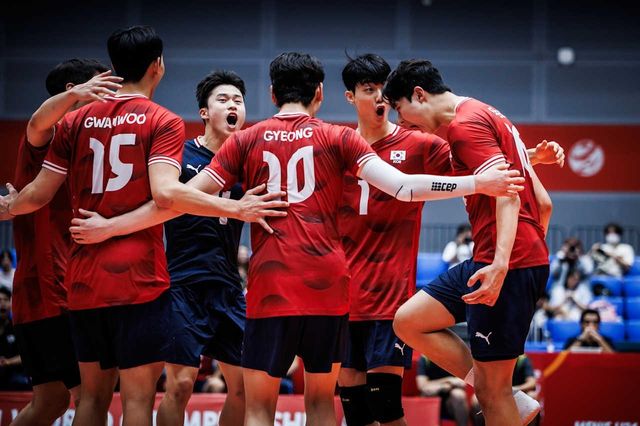 득점 후 기뻐하는 한국 U-21 남자배구 대표팀 선수들