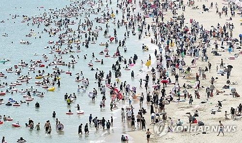 해운대 피서 인파 자료사진