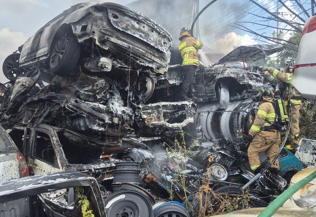 불에 탄 폐차량