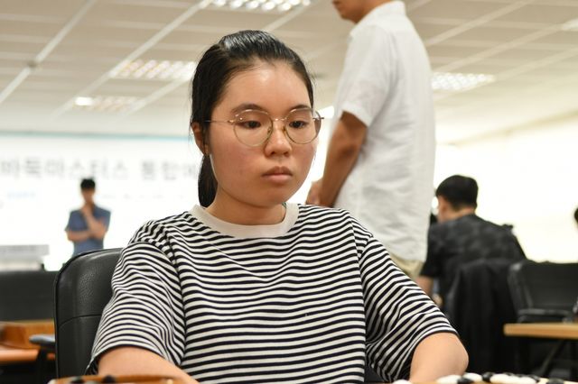 베트남 소녀 하꾸윈안이 월드조에서 우승해 삼성화재배 본선에 올랐다.