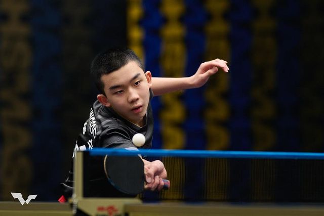 WTT 유럽 유스 스매시 남자단식 경기 중인 이승수