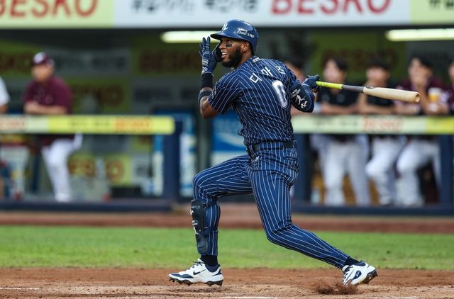 시즌 40호 홈런을 날린 르윈 디아즈