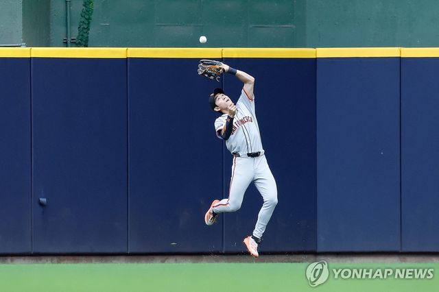 중견수 자리에서 타구를 잡아낸 이정후